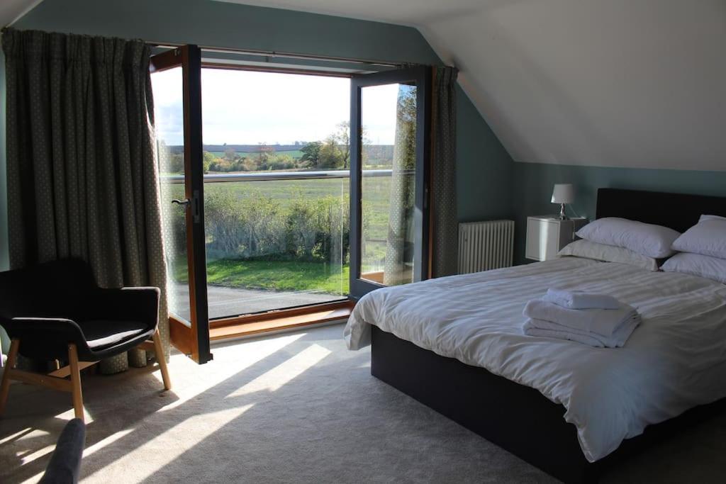 Boutique Double With Country Village Views * Wilby (Northamptonshire)