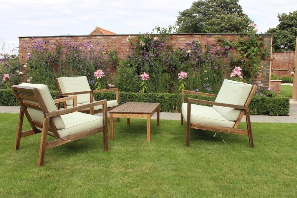 Boutique Double With Country Village Views Apartment *